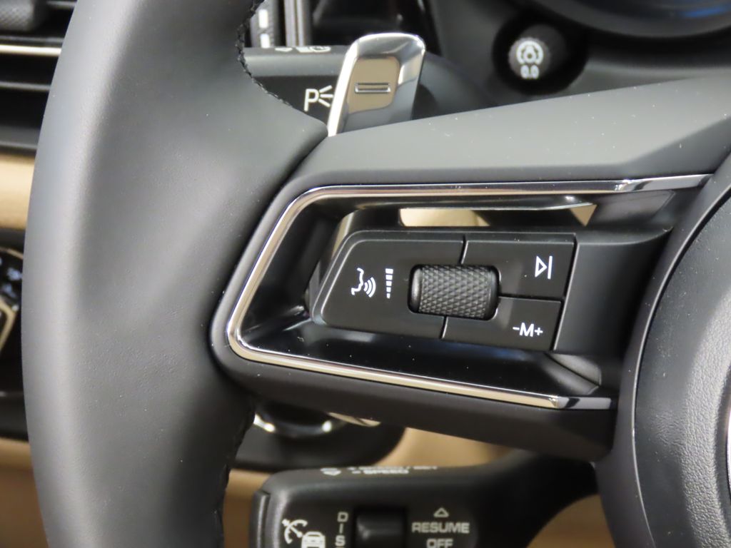 Thumbnail: 2026 Porsche Macan - 19