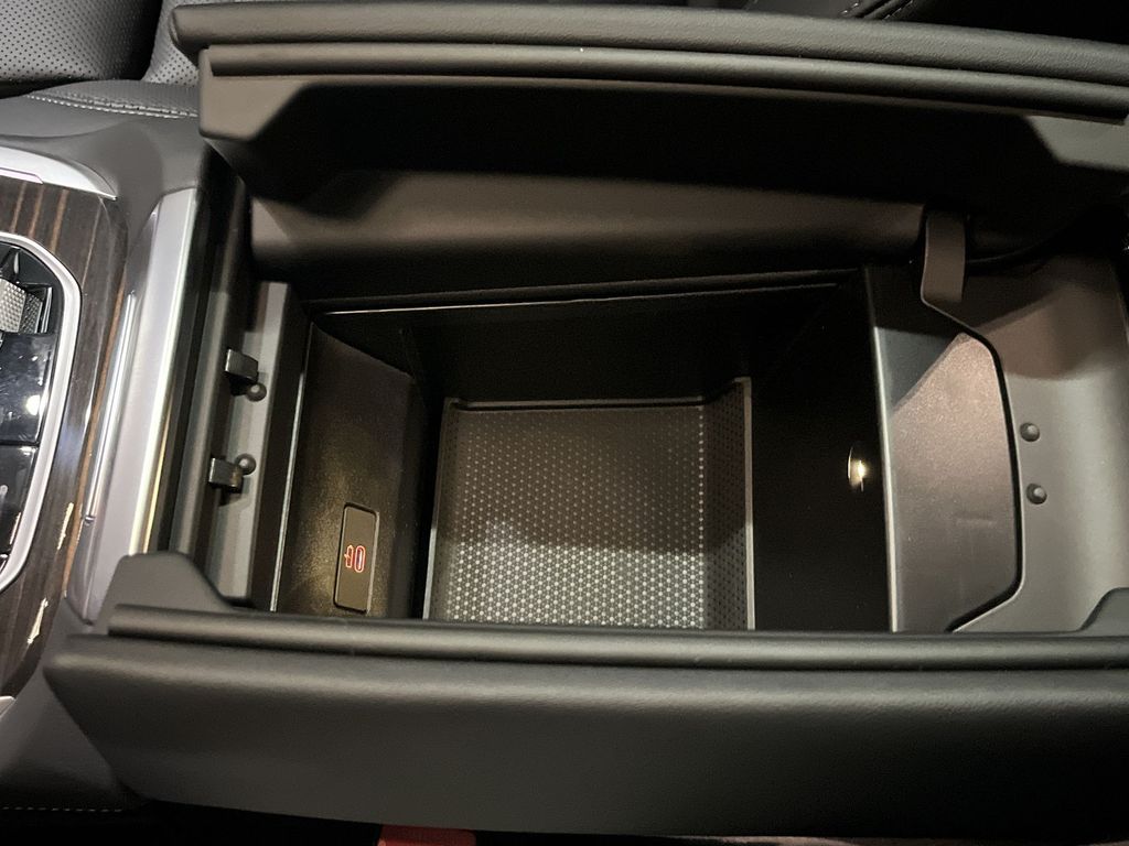 Thumbnail: 2026 BMW X7 - 21