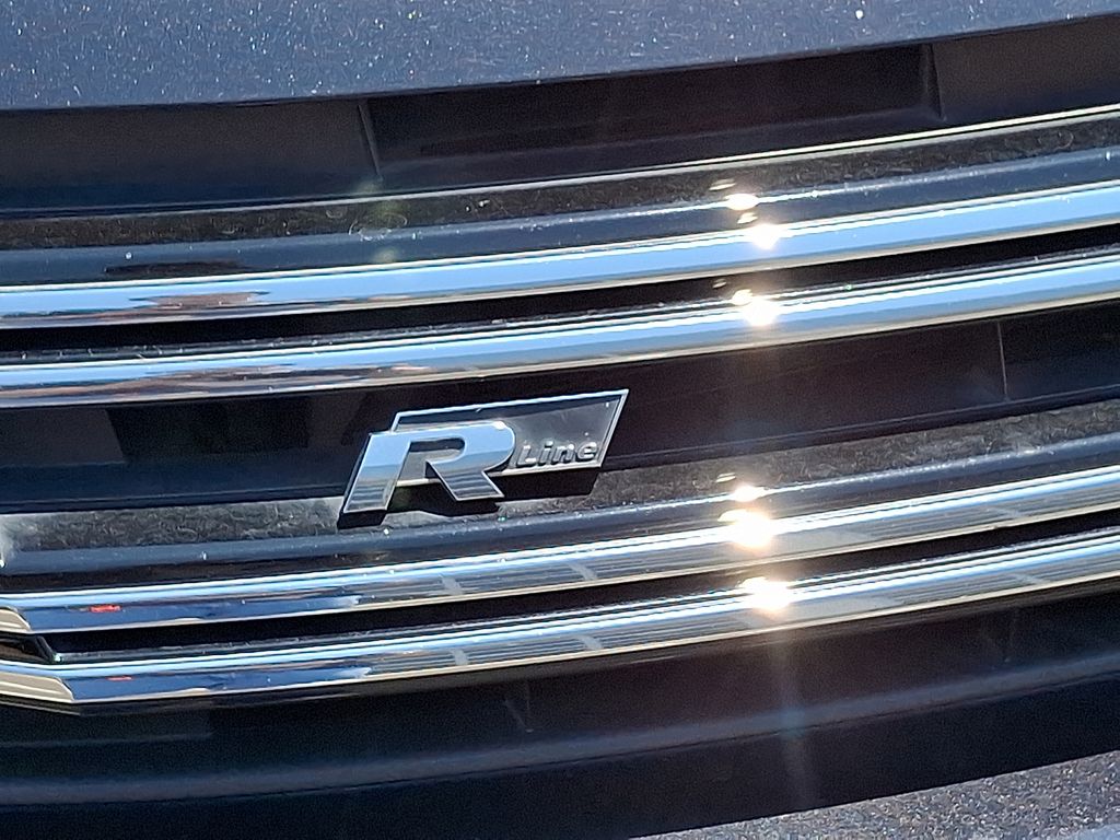 Thumbnail: 2017 Volkswagen Tiguan - 4