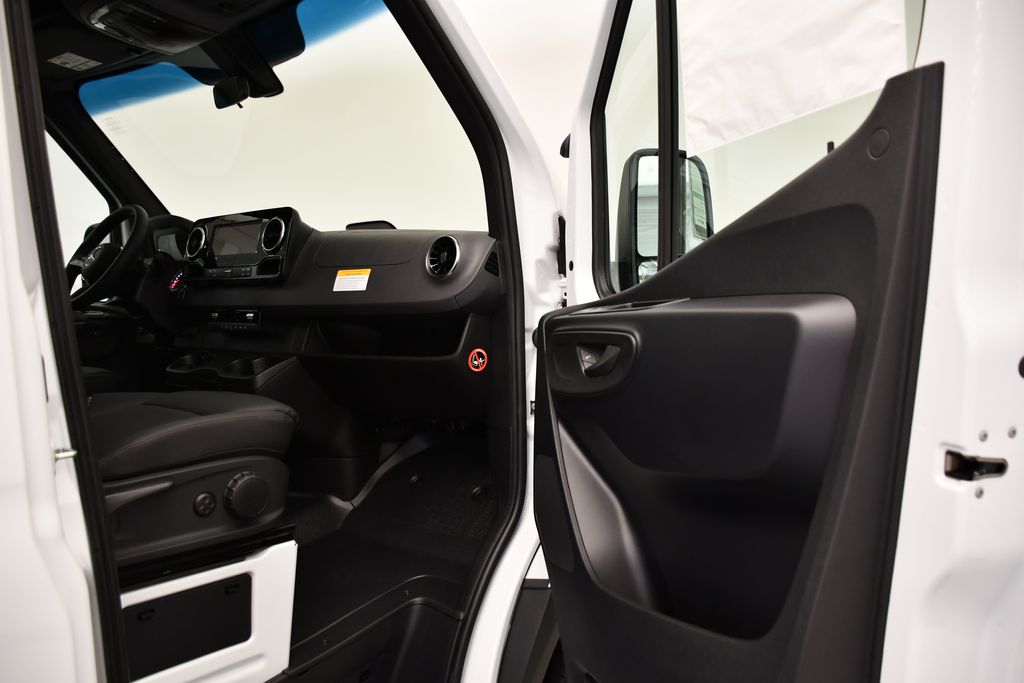 Thumbnail: 2025 Mercedes-Benz Sprinter - 28