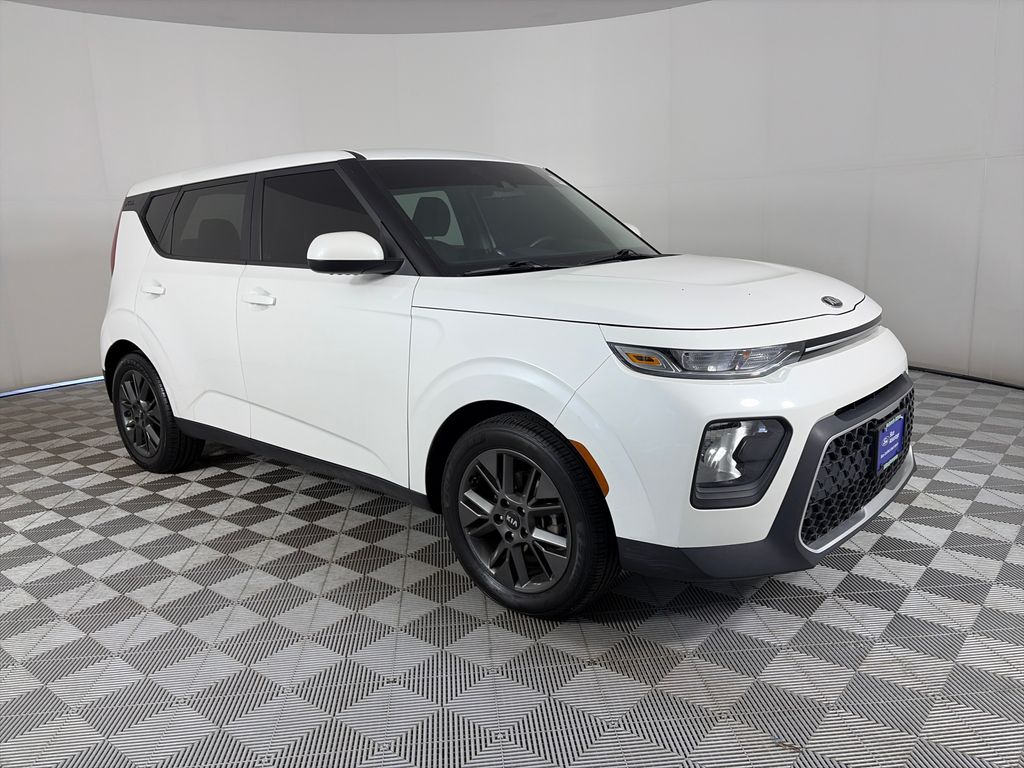 Snow White Pearl 2021 Kia Soul SUV / Crossover Front-Wheel Drive Continuously Variable Transmission
