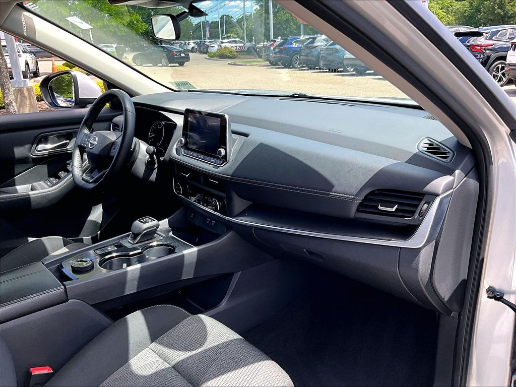 2025 Nissan Rogue — photo 14