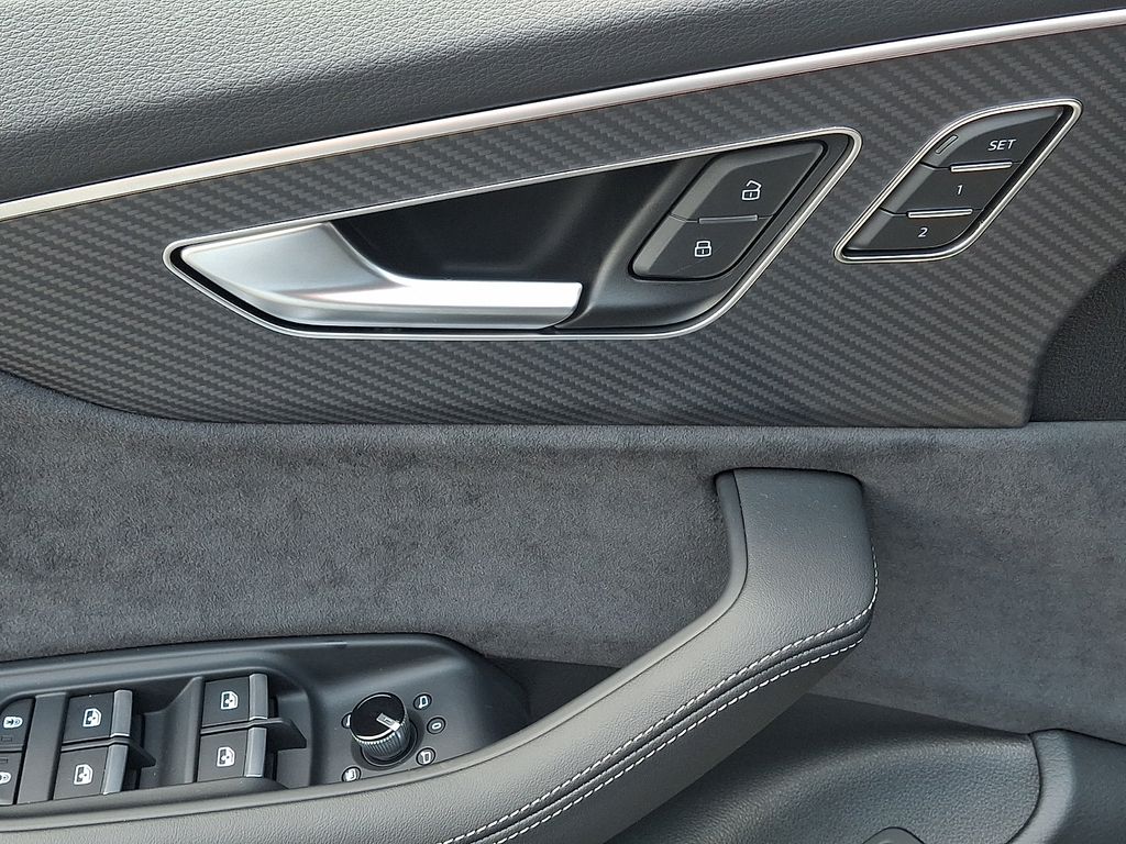 Thumbnail: 2026 Audi SQ8 - 9