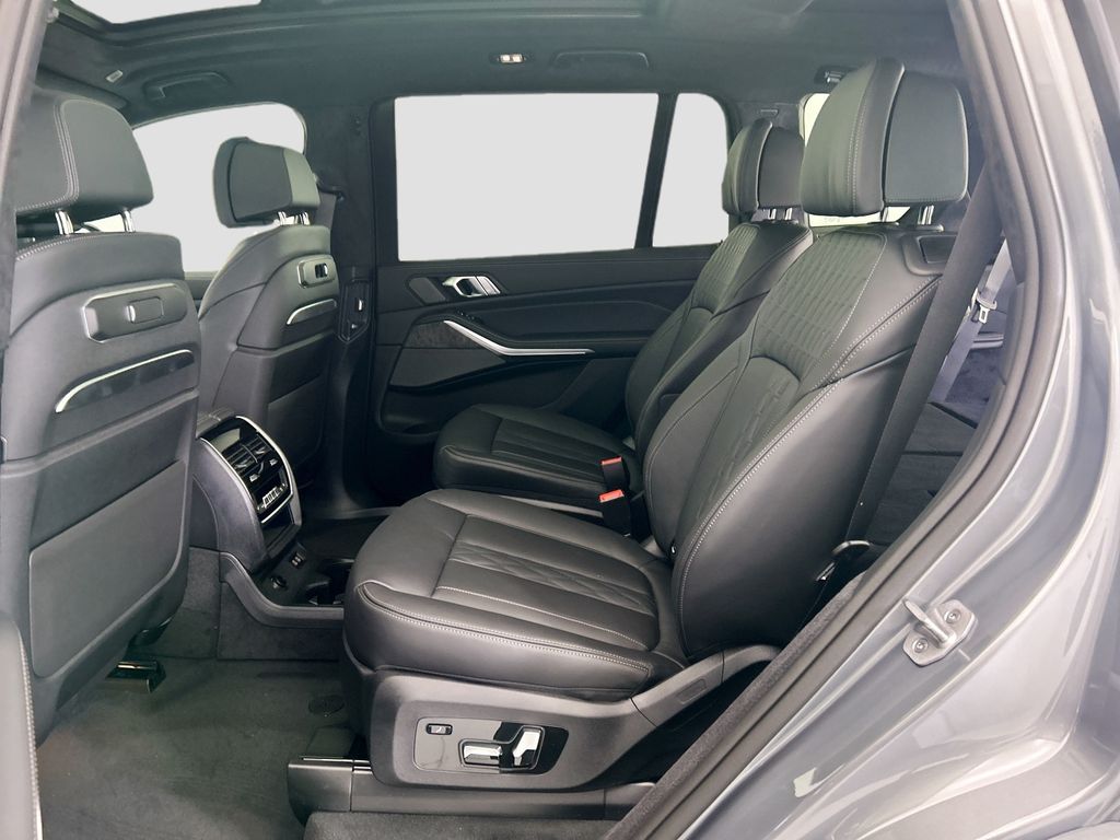 Thumbnail: 2027 BMW X7 - 20