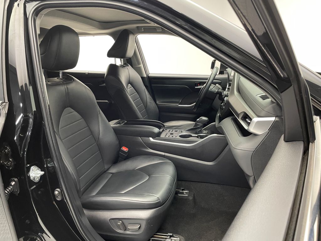 2023 Toyota Highlander XLE 18