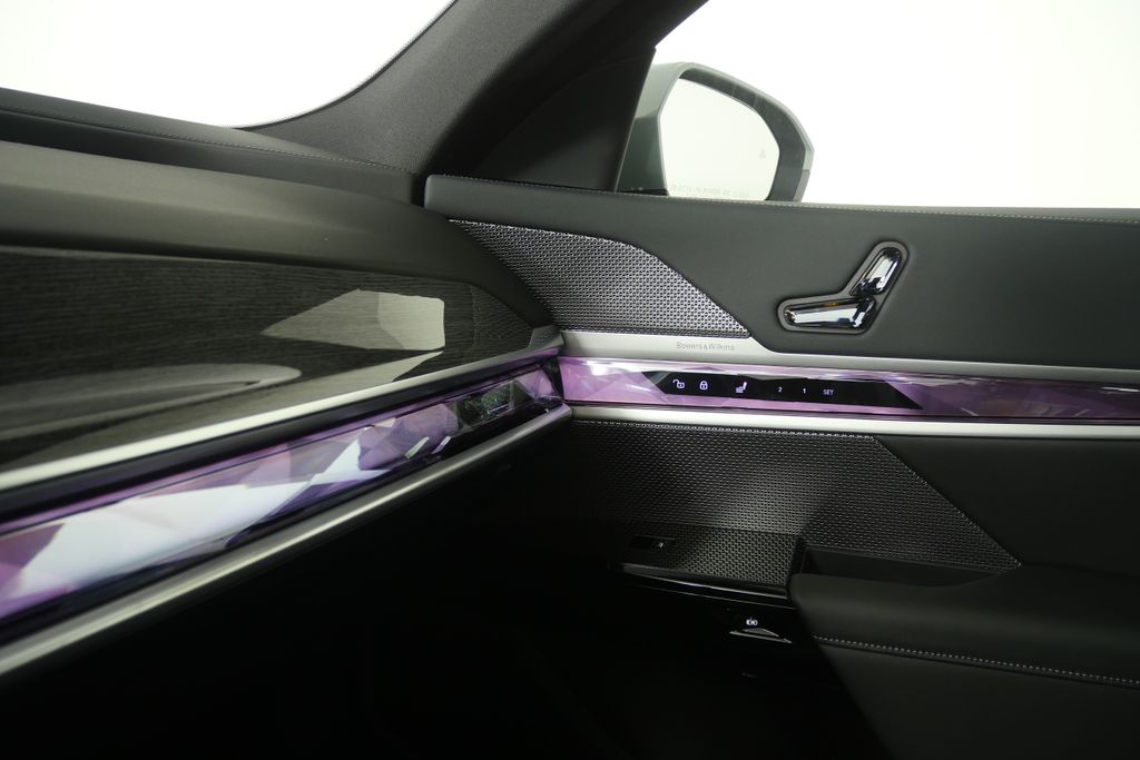 Thumbnail: 2026 BMW i7 - 27