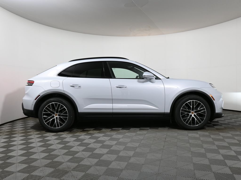 Thumbnail: 2025 Porsche Macan - 8
