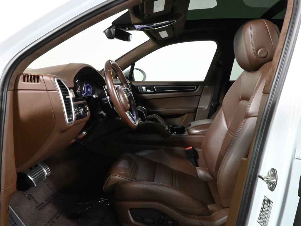 Thumbnail: 2022 Porsche Cayenne - 5
