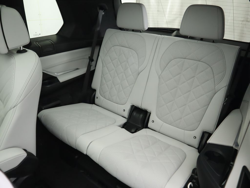 Thumbnail: 2026 BMW X7 - 23