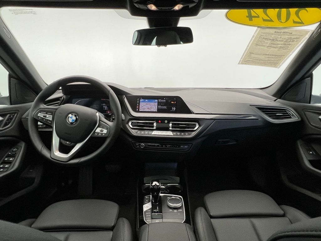 Thumbnail: 2024 BMW 2 Series - 10