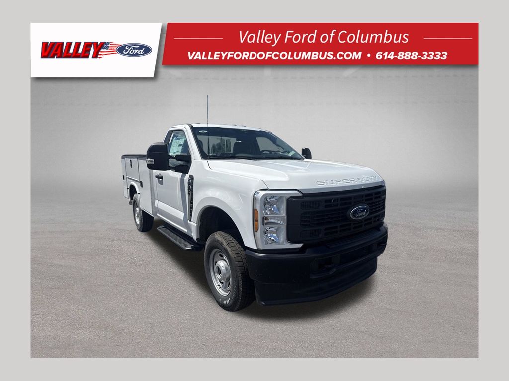 Oxford White 2026 Ford F-250 Super Duty Pickup Truck Four-Wheel Drive Automatic