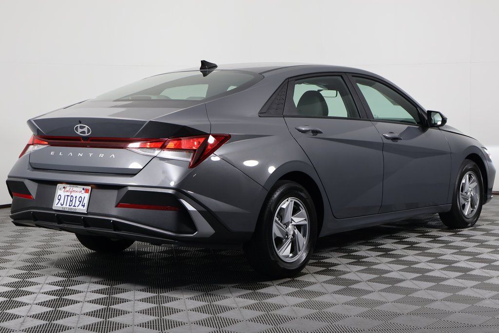 Thumbnail: 2024 Hyundai Elantra - 4