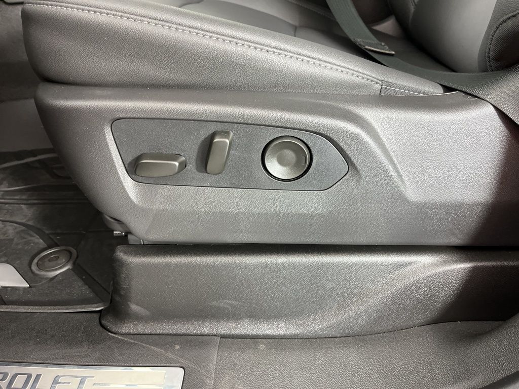 Thumbnail: 2026 Chevrolet Suburban - 27