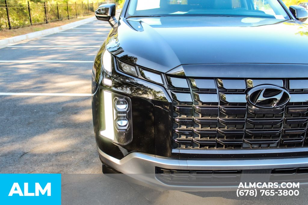 Used 2025 Black Hyundai SEL image 12