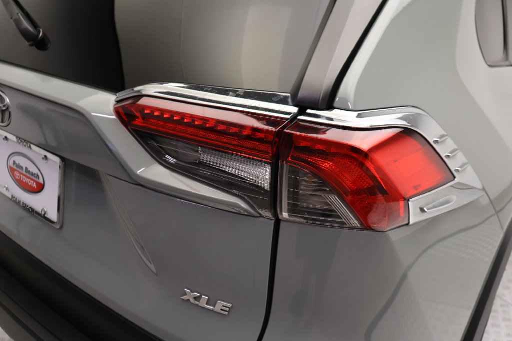 Thumbnail: 2020 Toyota RAV4 - 9