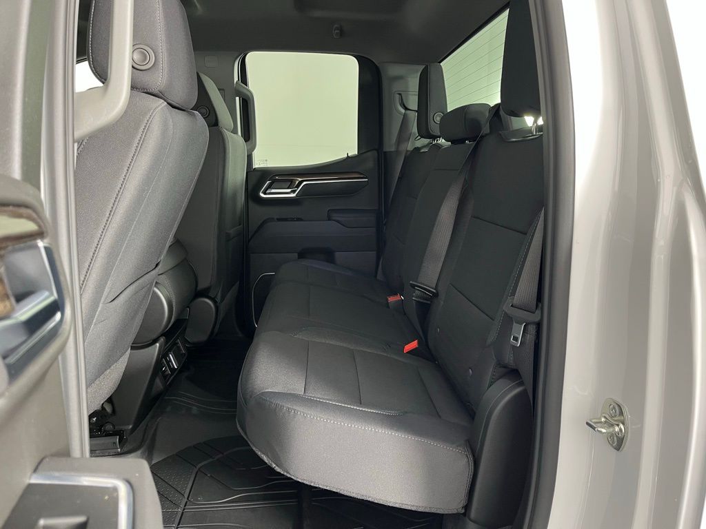 Thumbnail: 2026 Chevrolet Silverado 1500 - 22