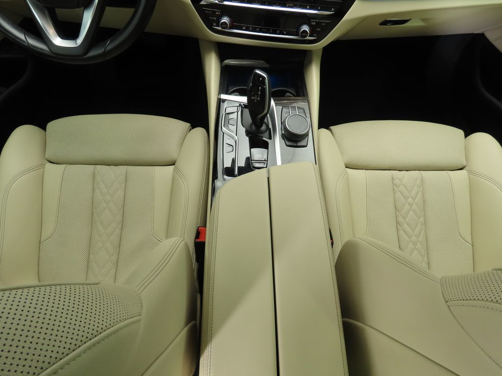 Thumbnail: 2021 BMW 5 Series - 17