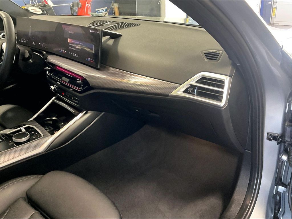 2025 BMW 3 Series — photo 13