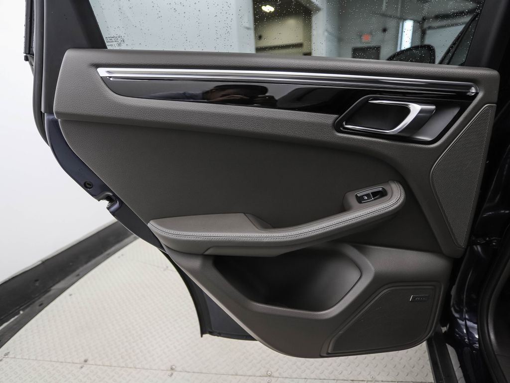 Thumbnail: 2020 Porsche Macan - 19