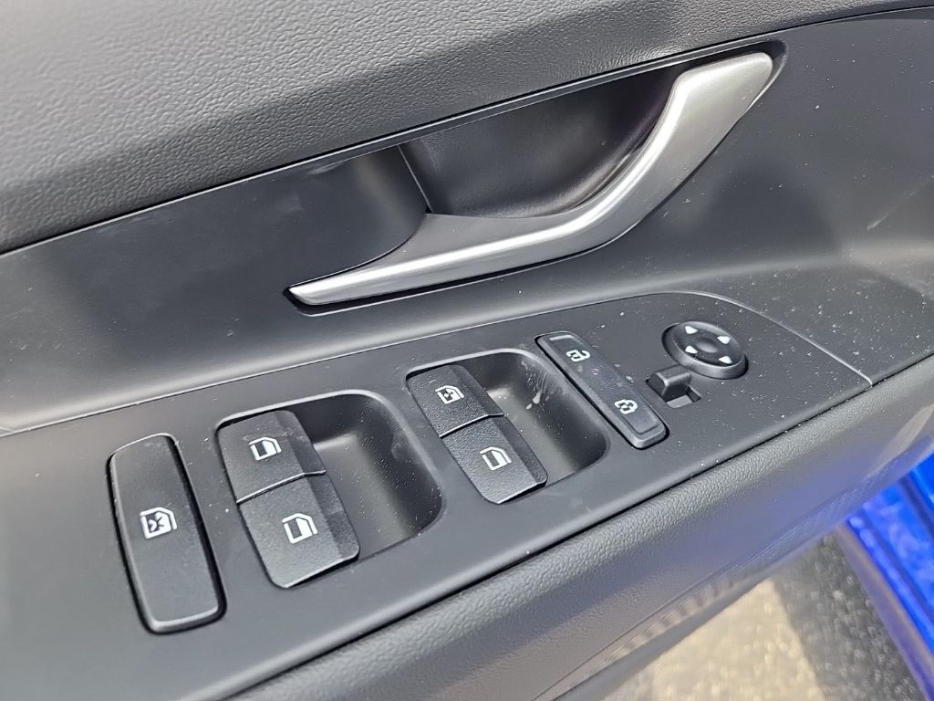 2025 Hyundai Elantra SEL 20