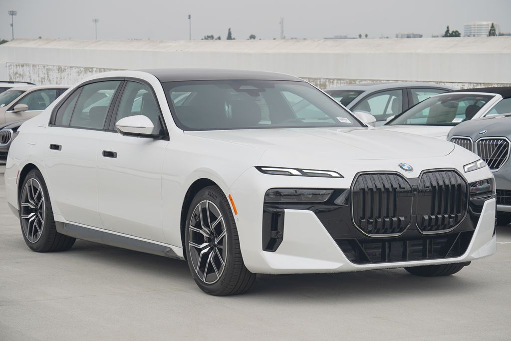 Thumbnail: 2026 BMW 7 Series - 3