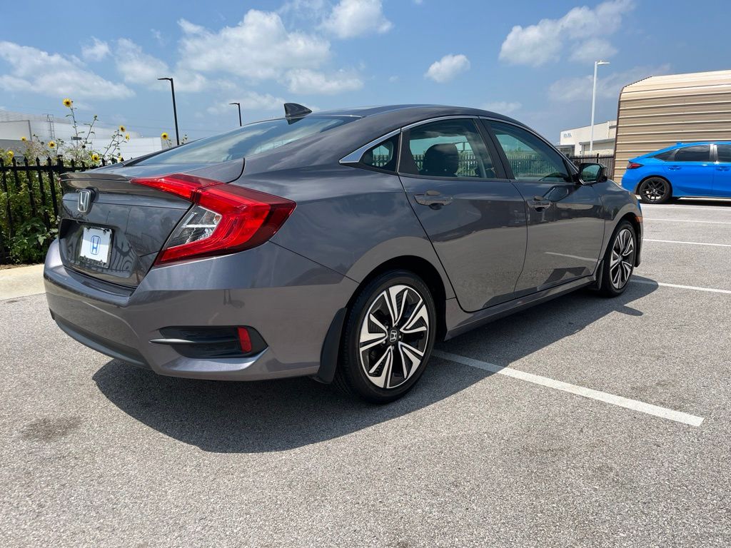 Thumbnail: 2017 Honda Civic - 4