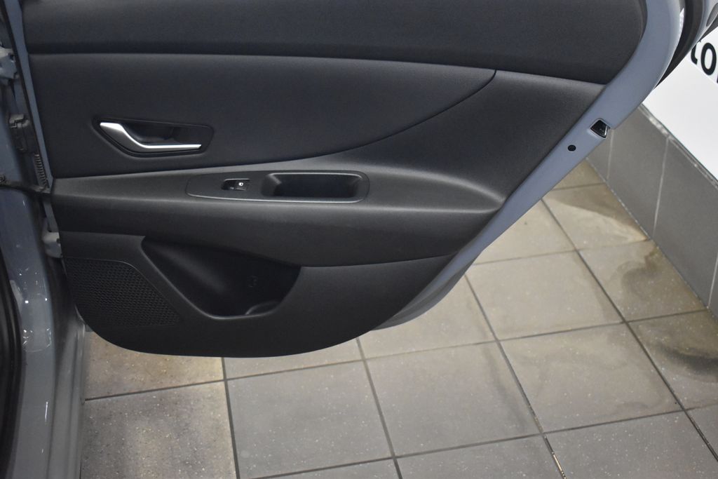 2022 Hyundai Elantra SEL 28