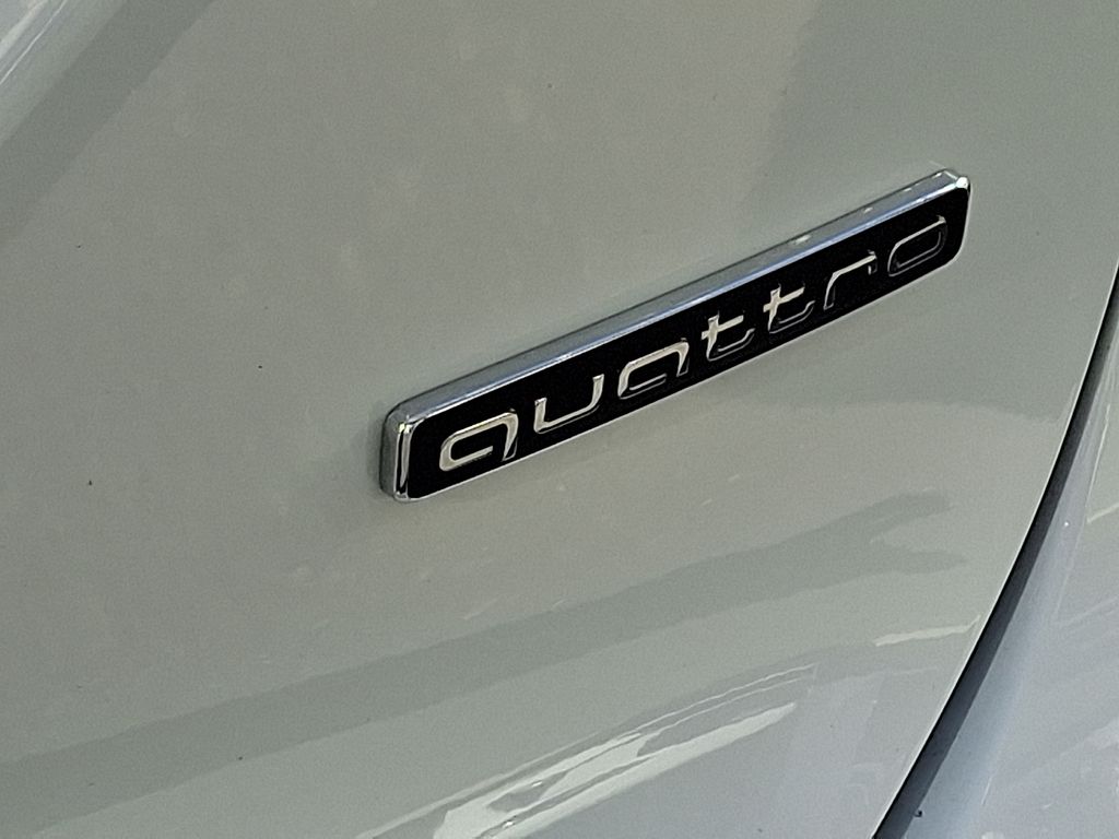 Thumbnail: 2025 Audi Q6 e-tron - 30