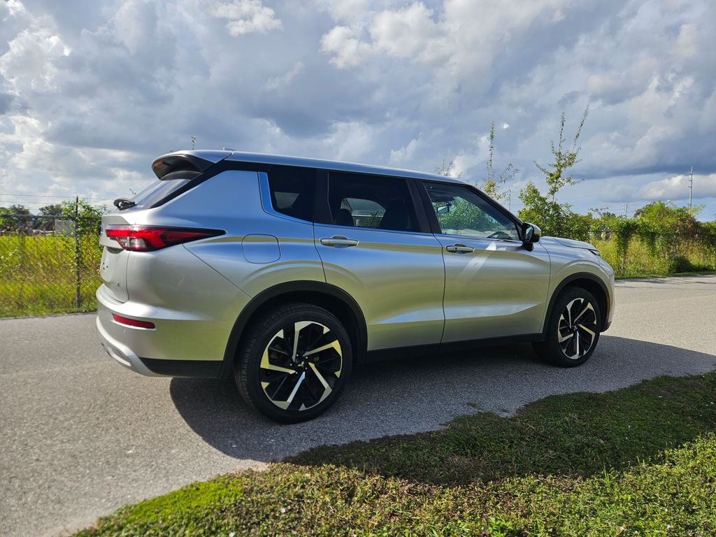 Thumbnail: 2024 Mitsubishi Outlander - 5
