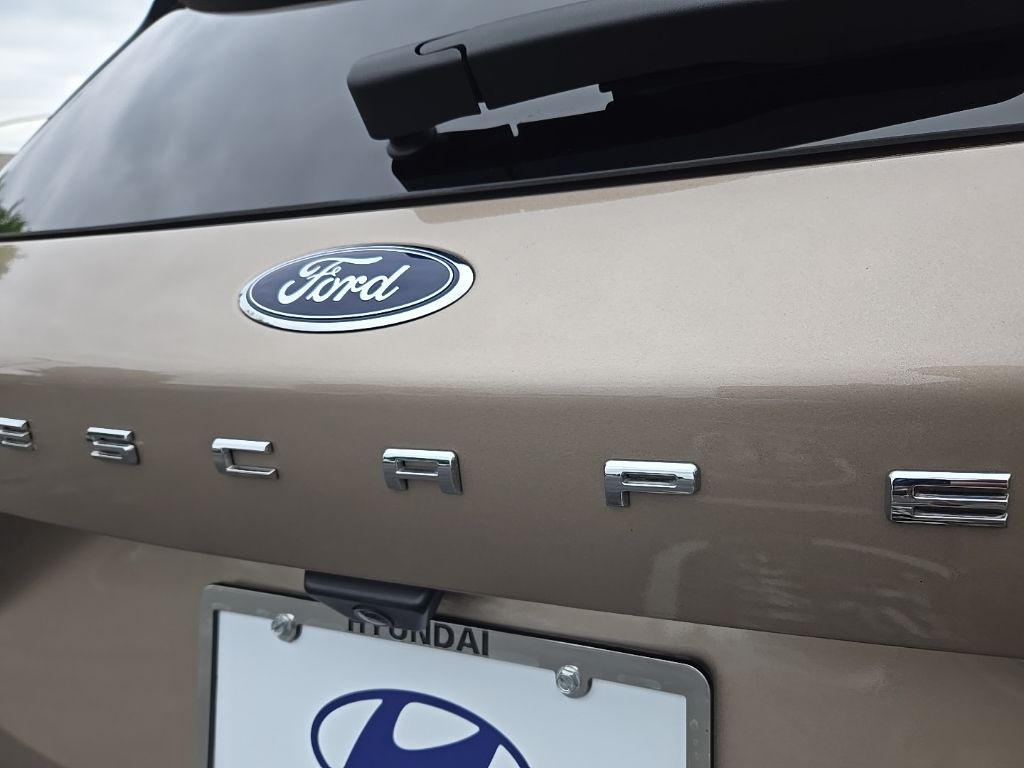 2021 Ford Escape SE 12