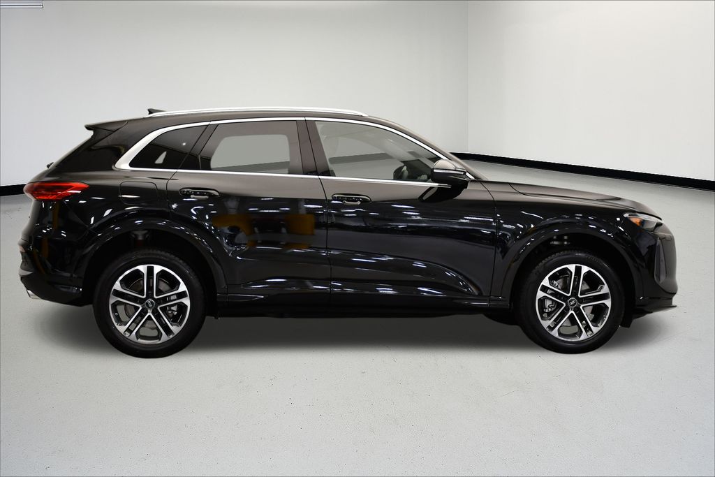 Thumbnail: 2025 Audi Q5 - 6