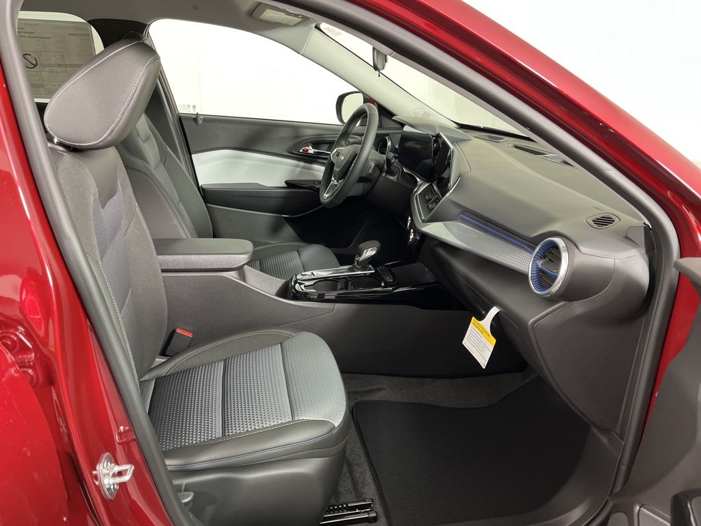 2025 Chevrolet Trax LT 6