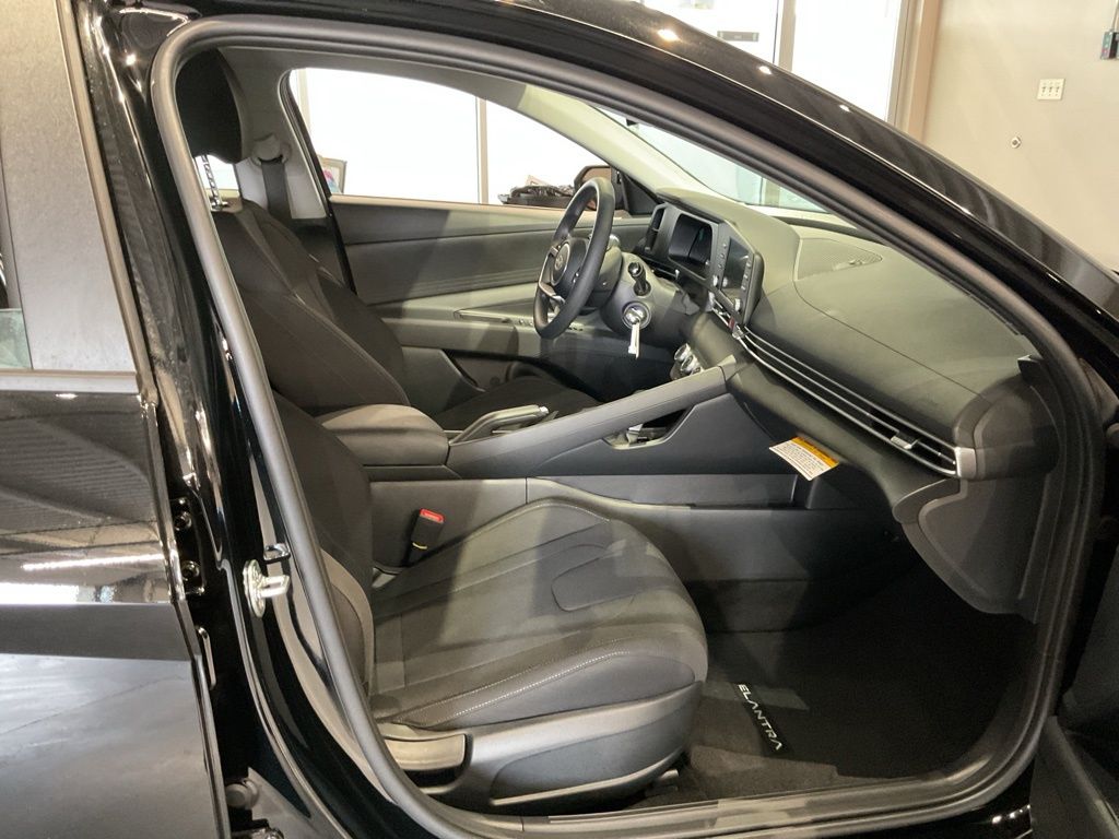 New 2026 Black Hyundai SE image 20