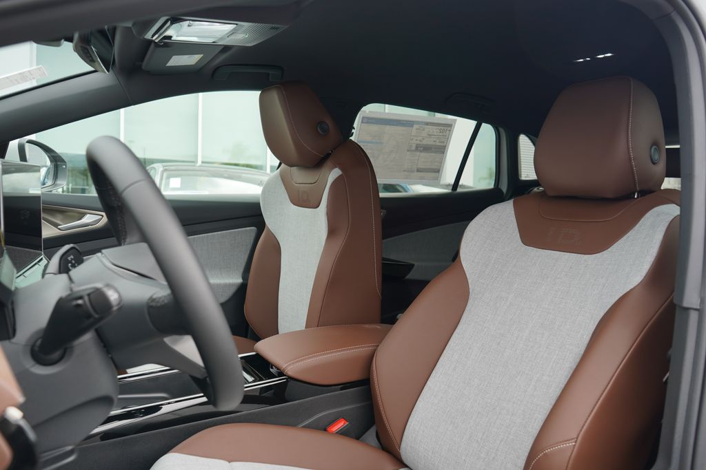 2025 Volkswagen ID.4 Pro 7