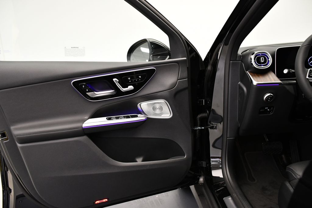 2025 Mercedes-Benz GLC 300 28