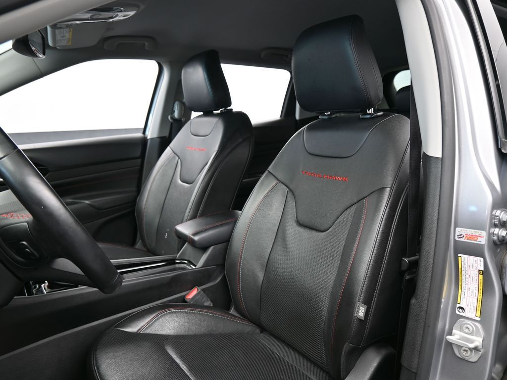 Used 2022 Billet Silver Metallic Clearcoat Jeep Trailhawk image 10