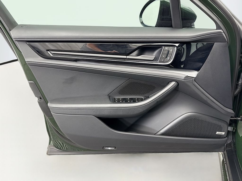 Thumbnail: 2024 Porsche Panamera - 25