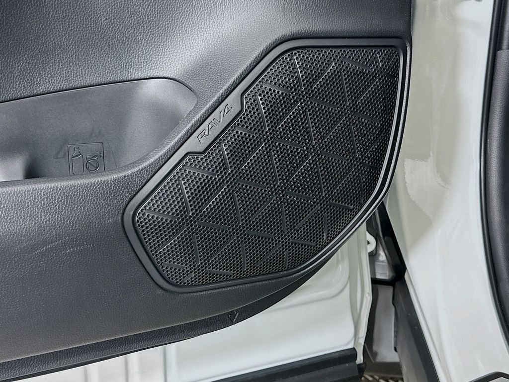 Thumbnail: 2025 Toyota RAV4 - 18