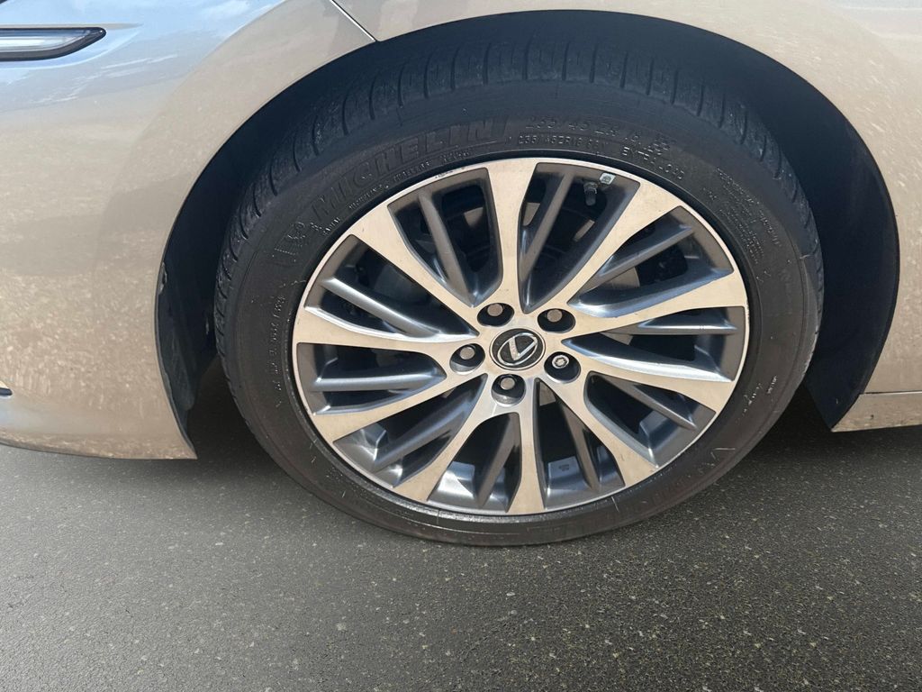 Used 2020 Lexus ES Sedan