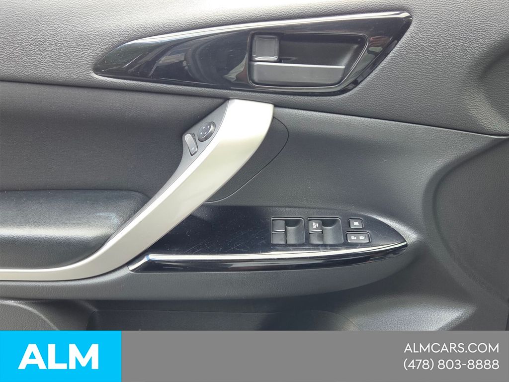 Used 2024 Gray Mitsubishi LE image 31