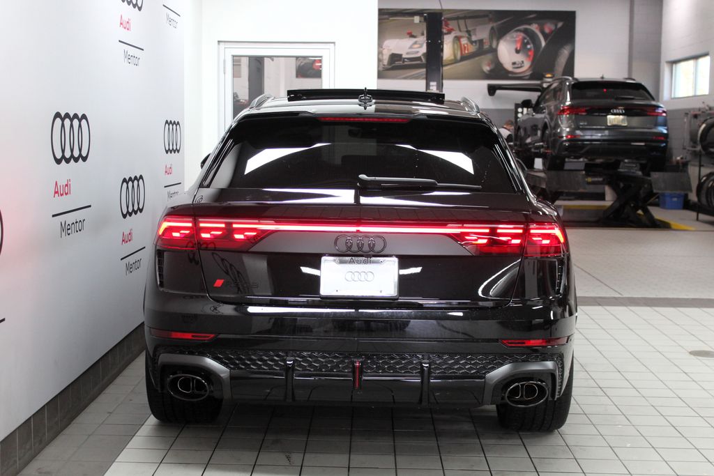 Thumbnail: 2026 Audi RS Q8 - 5
