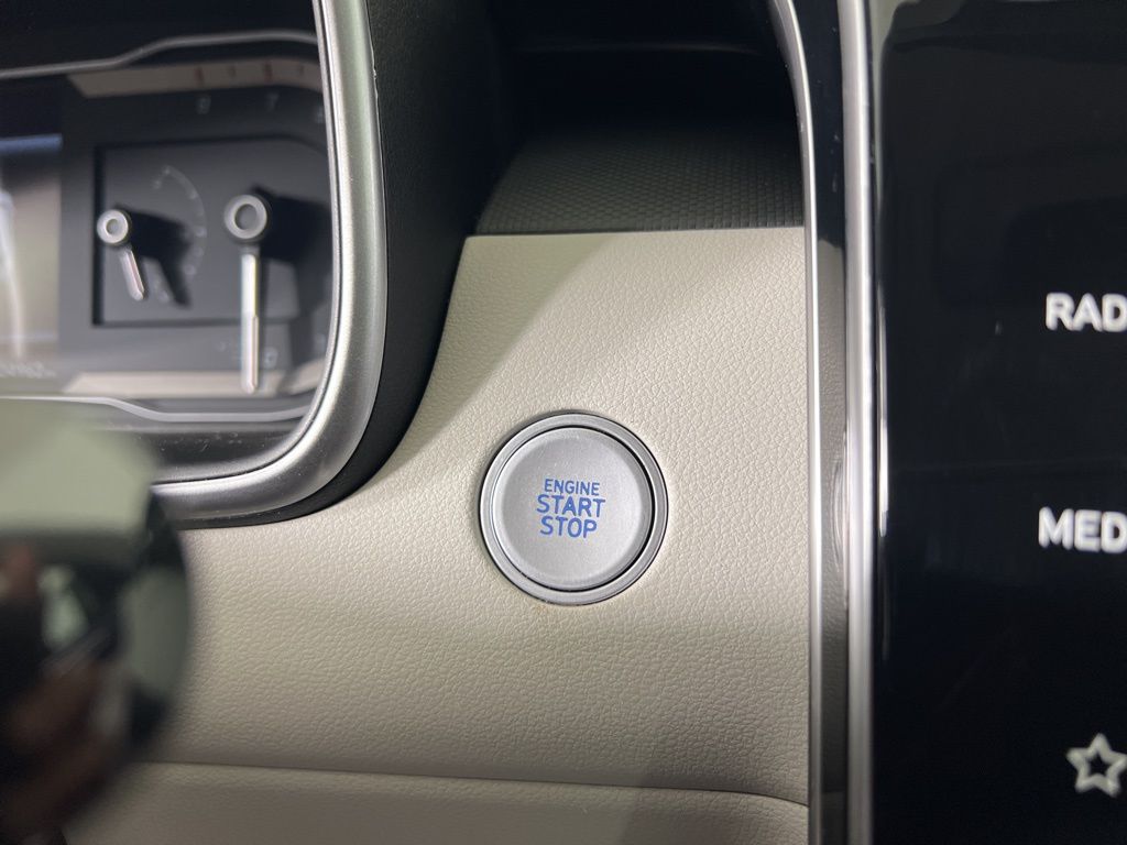 Certified Used 2023 Black Hyundai SEL image 18