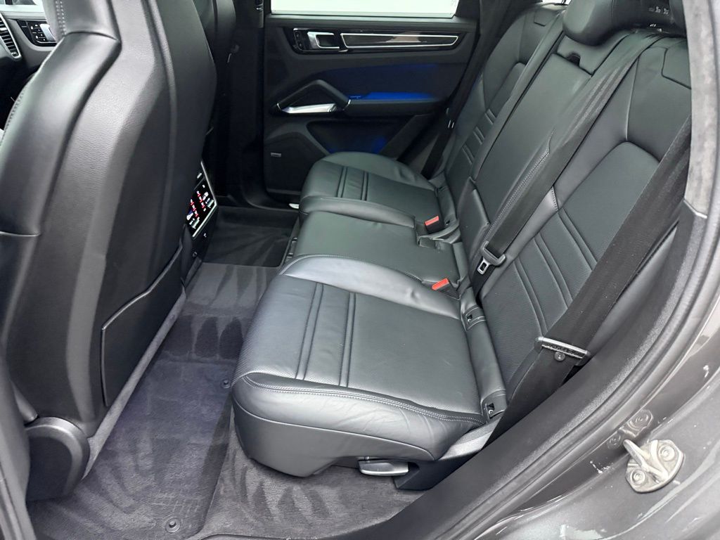 2021 Porsche Cayenne Turbo 24