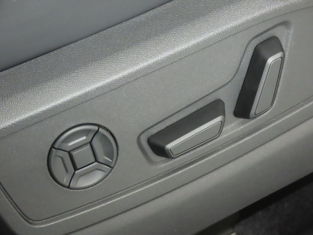 Thumbnail: 2025 Audi Q5 - 32