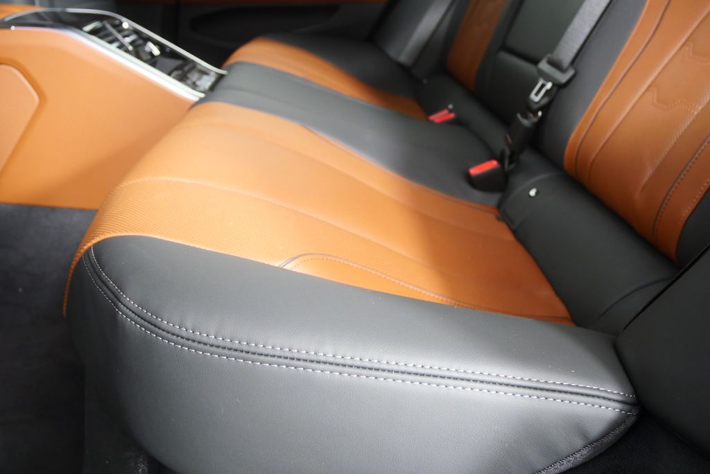 Thumbnail: 2026 BMW 8 Series - 16