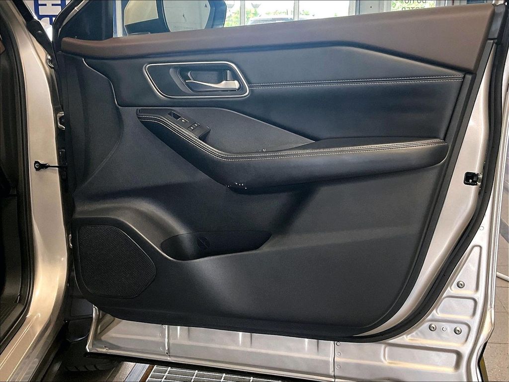 2023 Nissan Rogue — photo 12