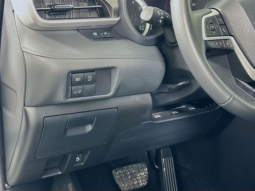 2024 Toyota Highlander LE 10