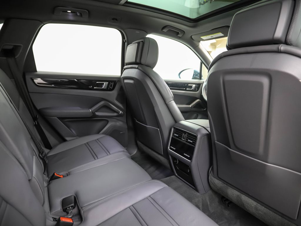 Thumbnail: 2020 Porsche Cayenne - 24