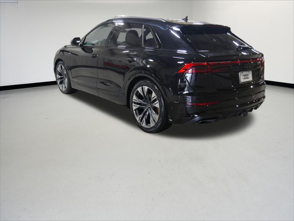 Thumbnail: 2026 Audi Q8 - 4