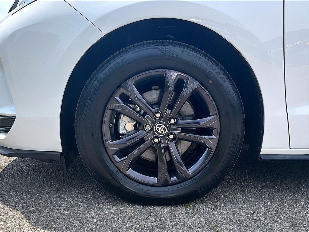 2025 Toyota Sienna — photo 7